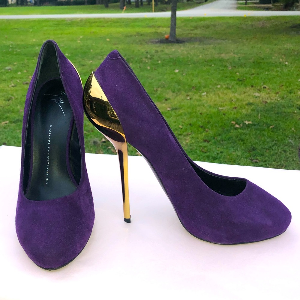 RARE Giuseppe Zanotti Purple Pumps with Gold Heel